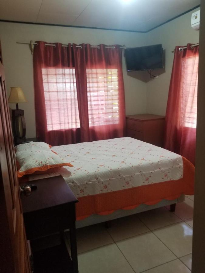 Elizabeth Enchantments La Ceiba Kültér fotó